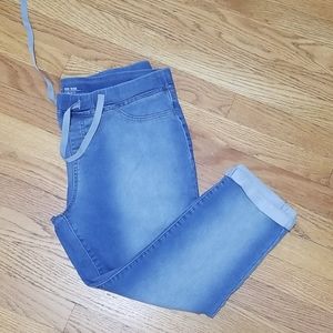 No Boundaries mid-rise capri Jeggings